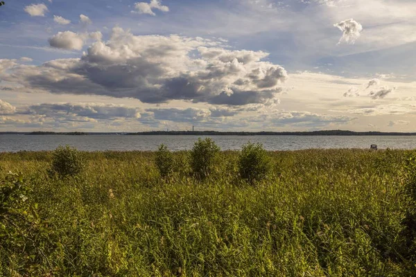 Вид Природу Видом Балтийское Море Горы Зеленых Лесных Деревьев Фоне — стоковое фото