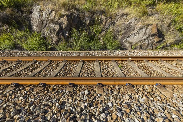 Uitzicht Een Deel Van Spoorweg Zomerdag Achtergrond Van Het Vervoersconcept — Stockfoto