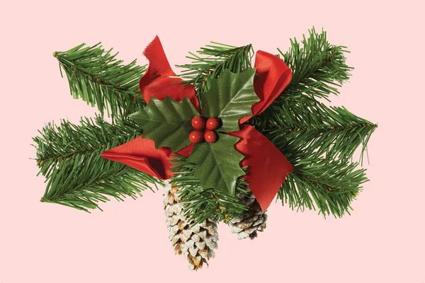 Vista Perto Decoração Natal Isolado Fundo Rosa Cartão Postal Belas — Fotografia de Stock