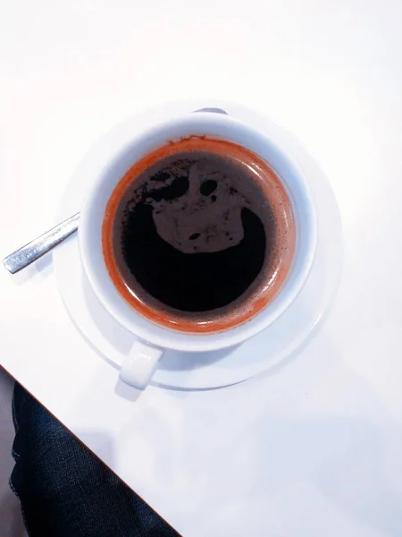 Eine Tasse schwarzen Kaffee — Stockfoto