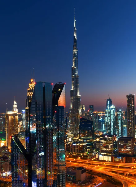 İyi akşamlar Dubai. Dubai 'de gün batımından bir saat sonra. , 2019. 