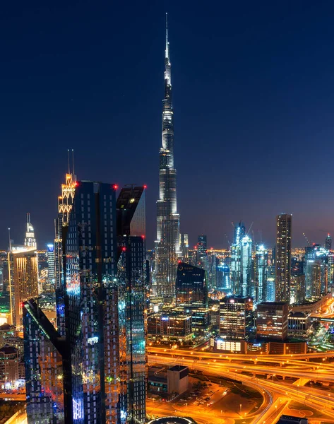 İyi akşamlar Dubai. Dubai 'de gün batımından bir saat sonra. , 2019. 