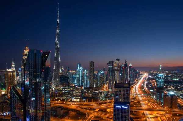 İyi akşamlar Dubai. Dubai 'de gün batımından bir saat sonra. , 2019. 