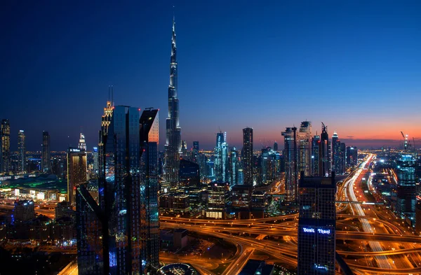 İyi akşamlar Dubai. Dubai 'de gün batımından bir saat sonra. , 2019. 