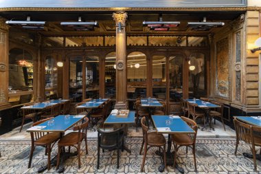 Paris, 27 Ekim 2018 - boş eski vintage tasarlanmış restoran Turizm ve istemci için bekliyor