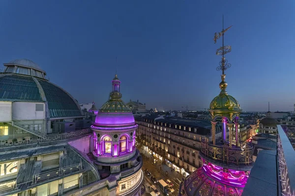 2018 パリの屋根の夕日とオスマン地区の建物パリ オペラ座フランス — ストック写真