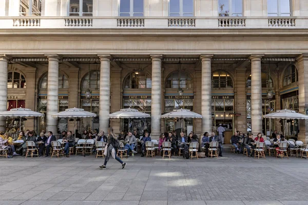 París Octubre 2018 Terraza Una Cafetería Parisina Bajo Día Soleado —  Fotos de Stock