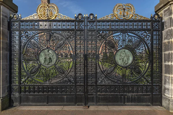 Haga Sierpień 2018 Zamknięte Ogrodzenia Wejścia Pałacu Pokoju Vredespaleis Języku — Zdjęcie stockowe