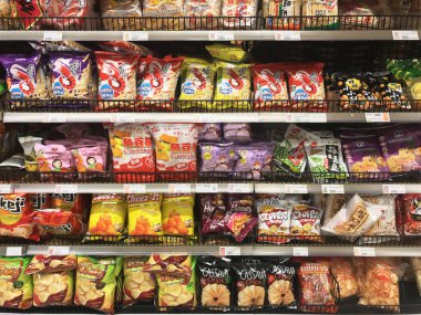 Lahey, 27 Ocak 2019 - süper görüntü tat ve ambalaj potansiyel alıcı çekmek için her türlü Çin şehriye paketleriyle dolu dolu Pazar