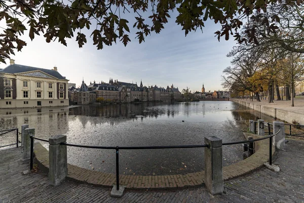 Colorido Parlamento Holandés Hofvijver Holandés Reflexionó Sobre Agua Del Canal — Foto de Stock