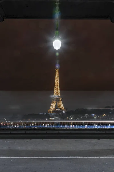 Paris Novembro 2018 Torre Eiffel Iluminada Ponte Bir Hakeim Paris — Fotografia de Stock