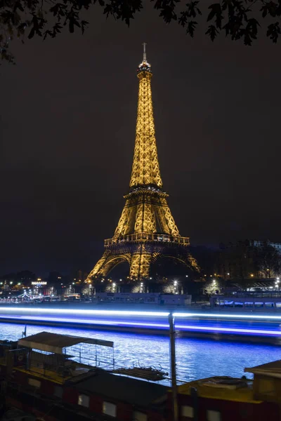 Paris Novembro 2018 Reflexão Iluminada Torre Eiffel Sobre Rio Sena — Fotografia de Stock