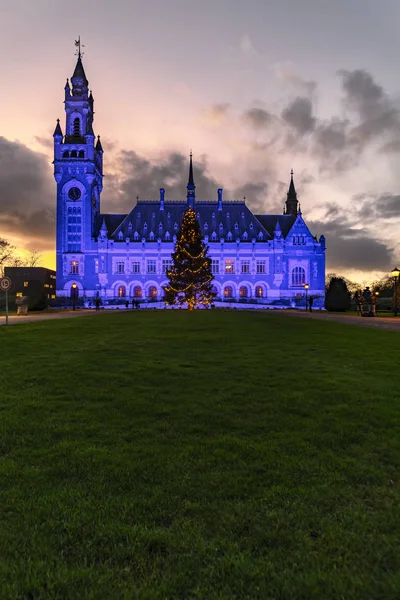 Hague Dezembro 2018 Pôr Sol Por Trás Palácio Paz Iluminado — Fotografia de Stock