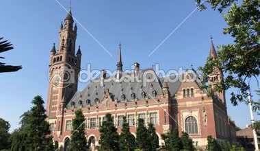 Lahey, 4 Temmuz 2018 - Uluslararası Adalet Divanı, Bahçe, koltuk barış saraydan görünümünü Birleşmiş Milletler'in asıl yargı organı bulunan Hage, Hollanda