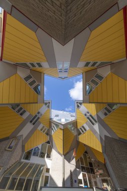 Rotterdam, 13 Nisan 2019 - Rotterdam kübik evlerin yukarı ve merkezi görünümü, Hollanda