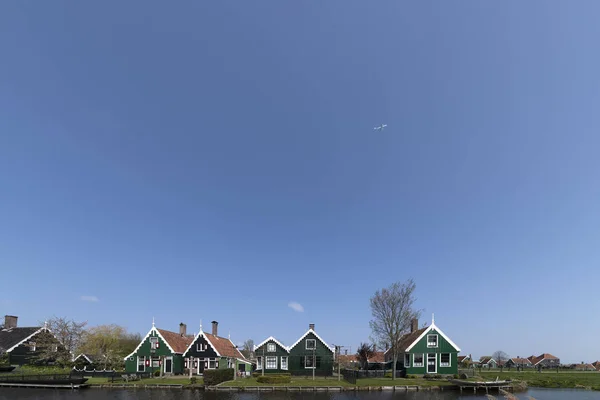 Vliegtuig Boven Nederlandse Groene Landelijke Huizen Aan Rand Van Grachten — Stockfoto