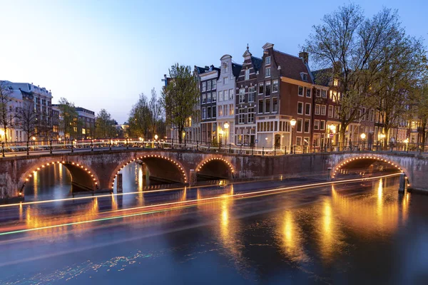 Long Exposure Boot Varen Langs Het Amsterdamse Kalme Kanaal Bij — Stockfoto