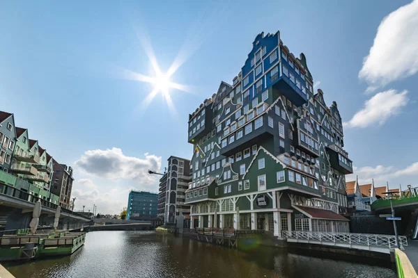 Zaandam Abril 2019 Luz Estrela Sol Iluminou Reflexão Inntel Hotel — Fotografia de Stock