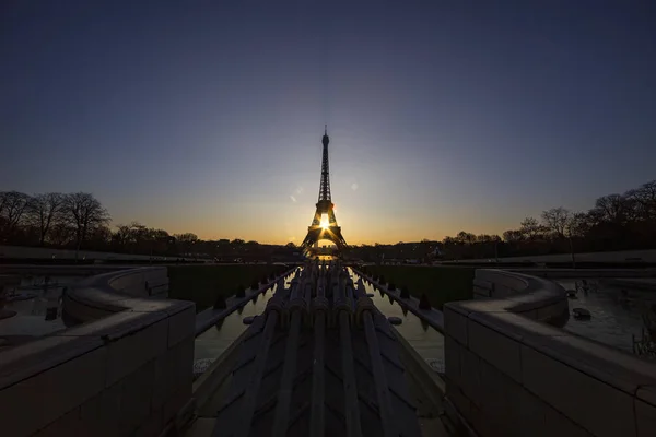 Salida Del Sol Centro Torre Eiffel Con Resplandor Del Sol — Foto de Stock