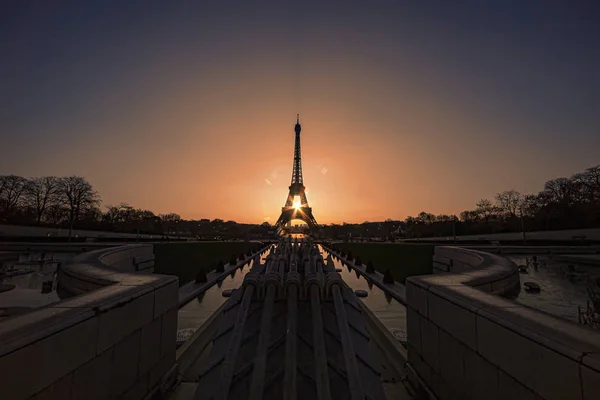 Zonsopgang Het Midden Van Eiffel Toren Met Sun Burst Flare — Stockfoto