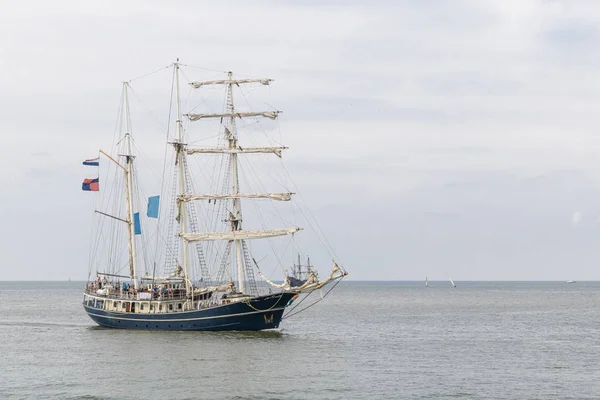 Antique Tall Ship Vessel Entering Harbor Hague Scheveningen Sunny Blue — Stock Photo, Image