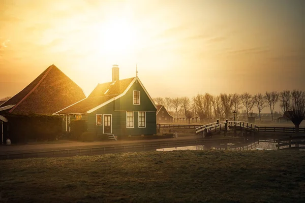 Nederlandse Traditionele Groene Houten Huizen Het Platteland Van Nederland — Stockfoto