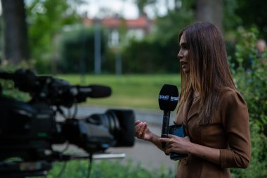 LEIDSCHENDAM, 18 Ağustos 2020 - Arap gazeteci ve muhabir, Lübnan Özel Mahkemesi 'nde eski Başbakan Rafiç Hariri' nin öldürülmesiyle ilgili canlı yayına çıktılar