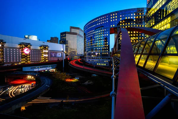 PARIS, 26 Ekim 2015 - Paris La Defense iş bölgesi ve genel merkezi gece görüşü