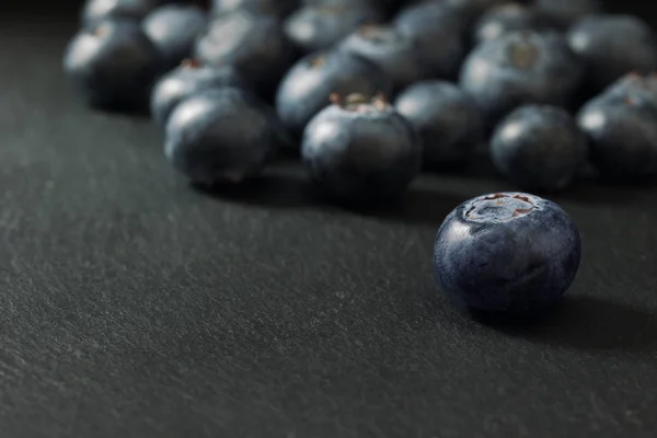 Group Fresh Canadian Blueberries Lying Dark Stone Table Everything Dark — Stock Photo, Image