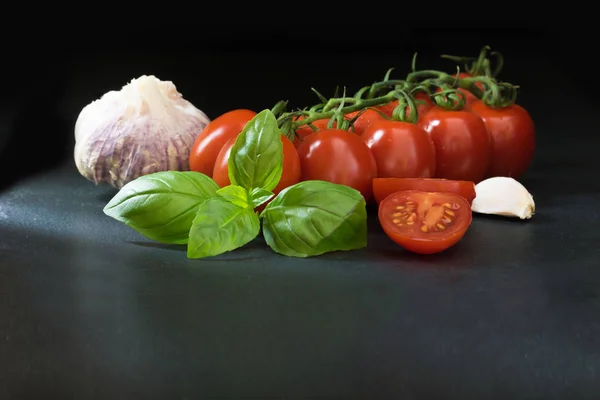 Low Key Shot Shrubs Tomatoes Basil Garlic Lying Black Stone — Stock Photo, Image