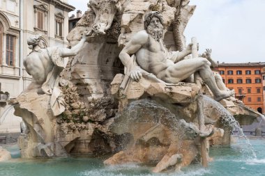 Bernini'nin boş Navona Meydanı'nda dört ırmak Çeşmesi. Roma. İtalya. Yatay olarak.