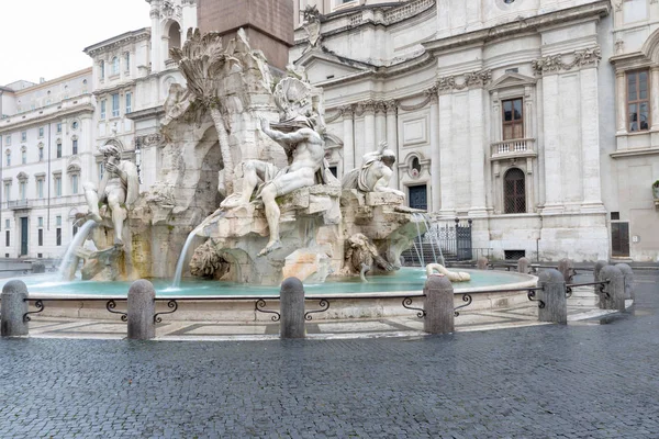 Berühmter Brunnen Der Vier Flüsse Mit Kirche Von Sant Agnese — Stockfoto