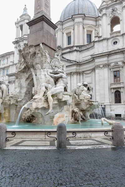 Berühmter Brunnen Der Vier Flüsse Mit Kirche Von Sant Agnese — Stockfoto