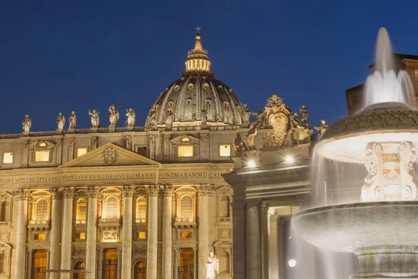 Fontänen Framför Peterskyrkan Petersplatsen Vatikanen Natten — Stockfoto