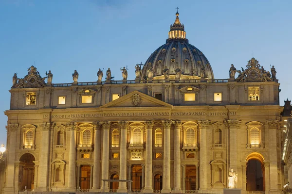 Vista Nocturna Basílica San Pedro Vacía Ciudad Del Vaticano —  Fotos de Stock