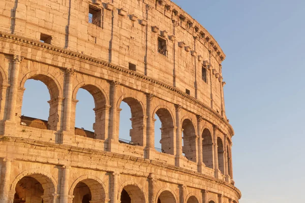 Colosseo Alla Luce Del Tramonto Roma Italia Orizzontalmente Con Posto — Foto Stock