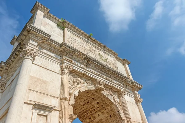 Ünlü Arch, Titus güneş ışığı altında. Roma, İtalya. Yatay olarak. 