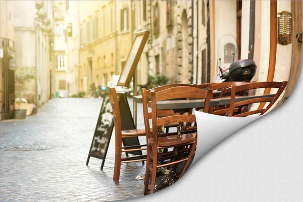 Ristorante sulla strada nel concetto di città vecchia — Foto Stock