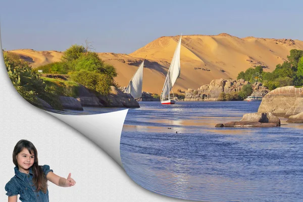 Little girl is presenting Egypt travel concept — Stock Photo, Image