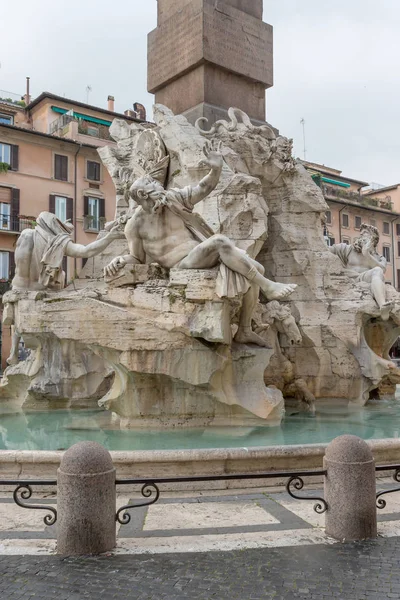 Statue des Gottes Zeus im Brunnen der vier Flüsse von Bernini — Stockfoto