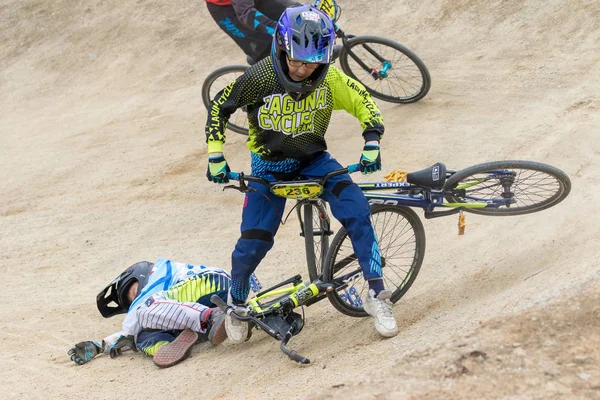 Crash of two young cyclist closeup — Stock Photo, Image