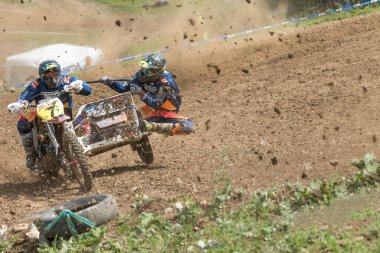 Sidecar uçan taşlar bir dönüş geçiyor