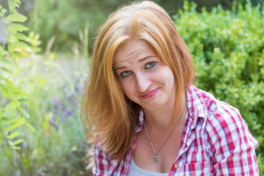 Genç kadın ifade gösteriyor ben berbat ettim