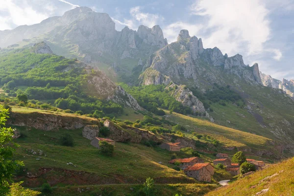 Sur Route Montée Vers Emblématique Picu Urriellu Naranjo Bulnes Nous — Photo