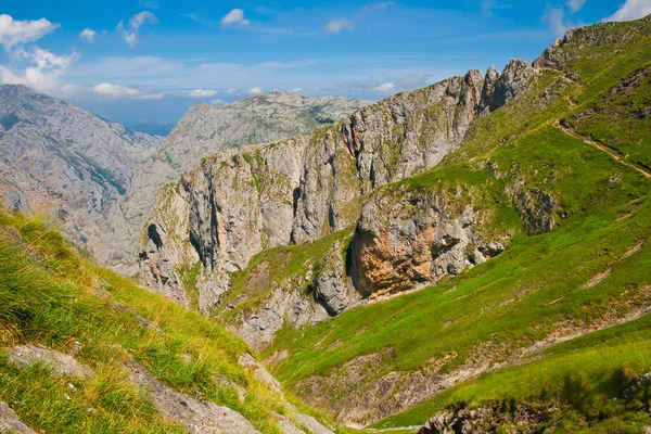 Sur Route Montée Vers Emblématique Picu Urriellu Naranjo Bulnes Nous — Photo