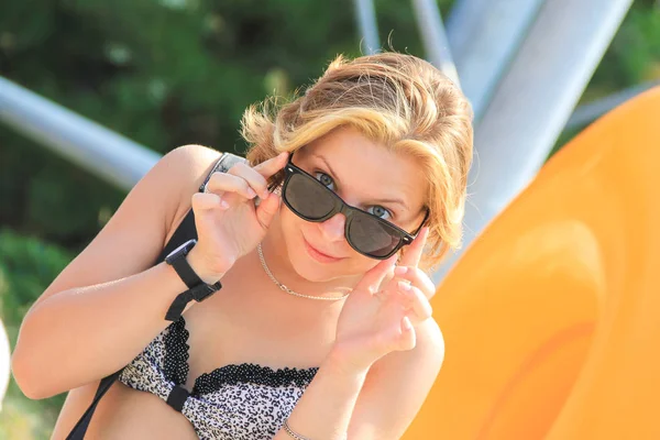 Portrait Beautiful Caucasian Girl Wearing Sungrlasses Aquapark Summer Day Colseup — Stock Photo, Image