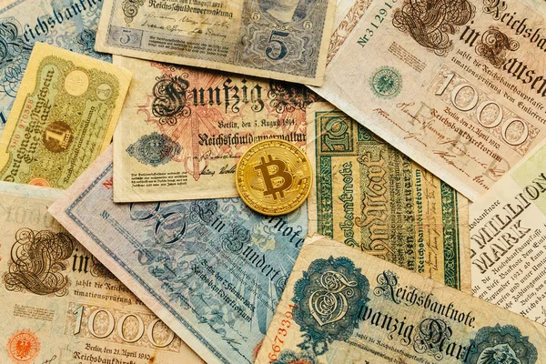 比特币与老德国金钱 通货膨胀 1923 100万马克 Cryptocurrency 概念背景 复制空间 — 图库照片