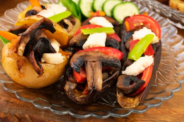 Aubergine Och Potatis Bakad Ugnen Och Fyllda Med Stekt Svamp — Stockfoto