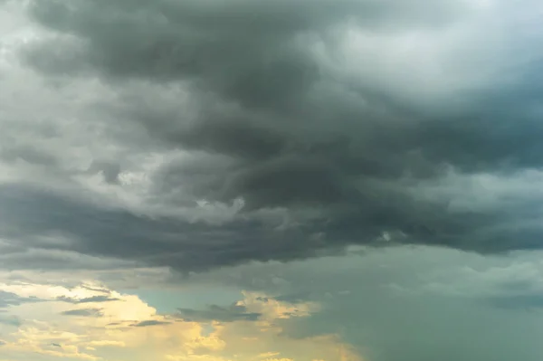Δραματικό Ουρανό Γκρίζα Σύννεφα Καταιγίδας — Φωτογραφία Αρχείου