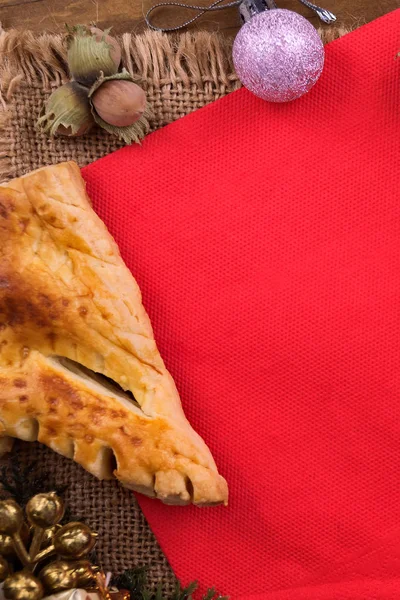 Zelfgemaakte Kerstboom Vormige Cookies Een Rode Servet Kerstversiering Kopiëren Ruimte — Stockfoto